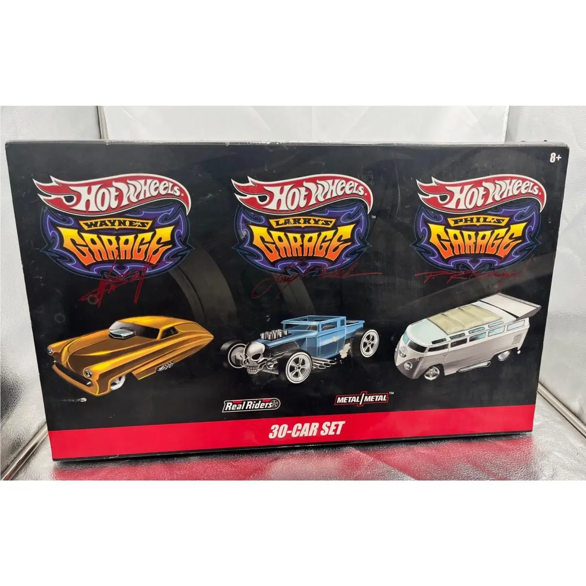 2010 Mattel Hot Wheels Larry`s Phil`s and Wayne`s Garage 30 Car Set