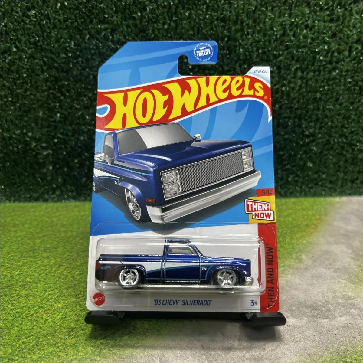 Hot Wheels - 83 Chevy Silverado - Super Treasure Hunt