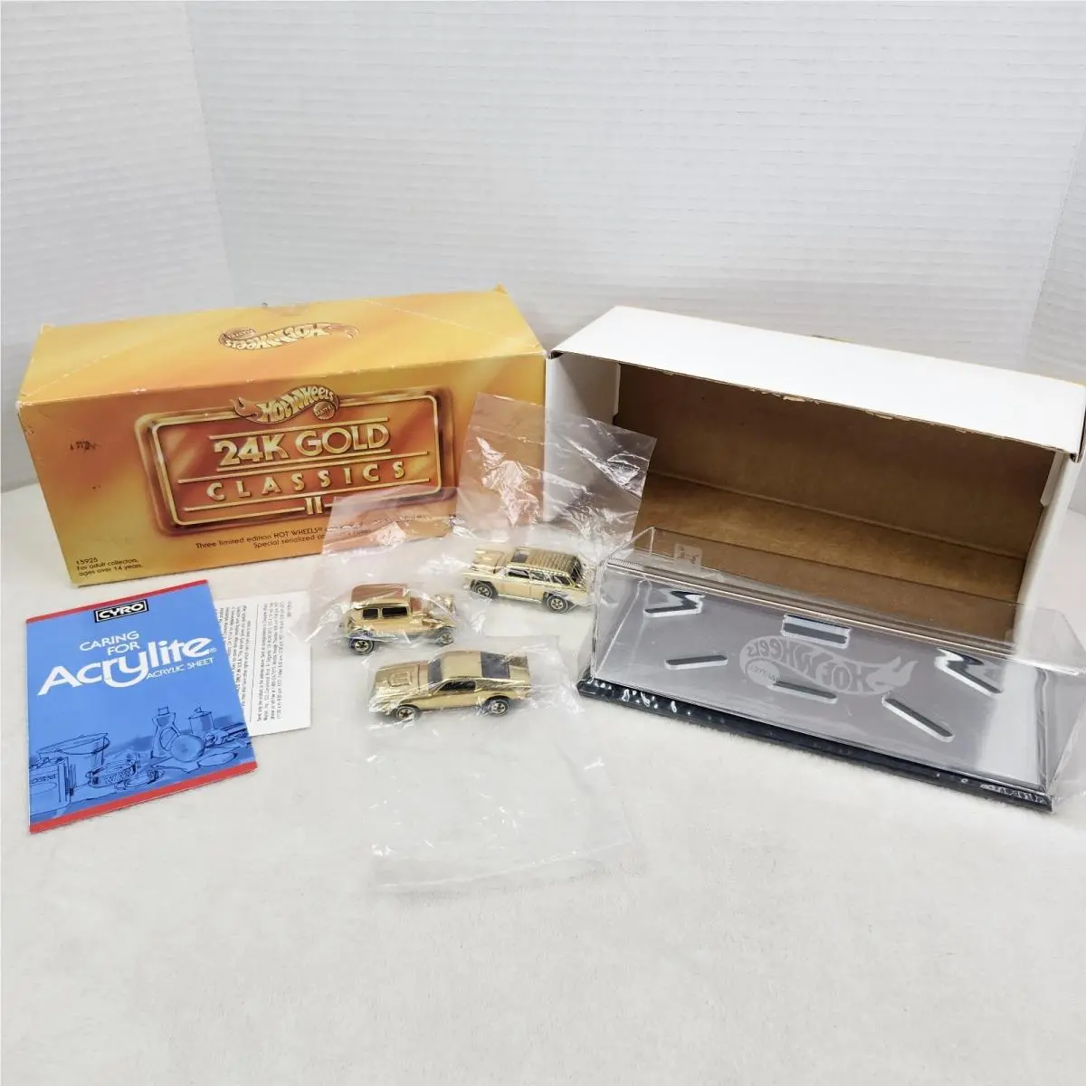 Hot Wheels Fao Schwartz 24K Gold 3 Classic LE Car Set w/ Collectors Case