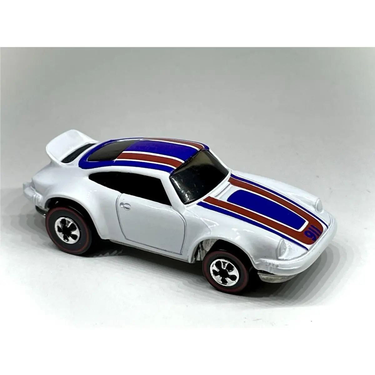Hot Wheels Custom Made 1974 Porsche Carrera P-911 Gloss White Redline