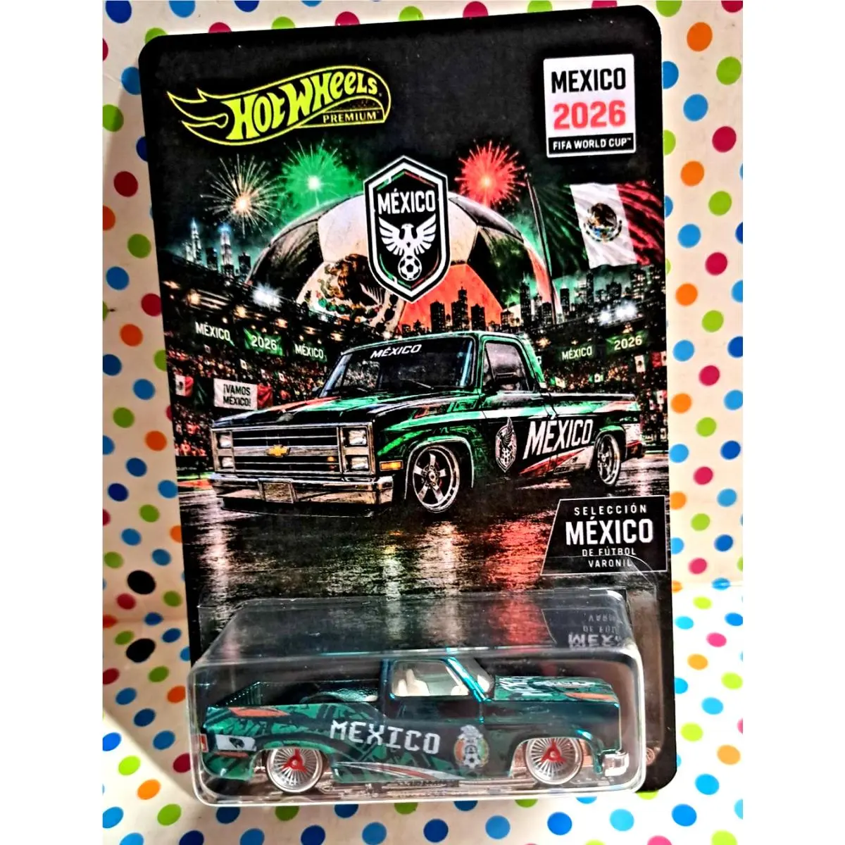 Hot Wheels Custom Made 83 Chevy Silverado Mexico 2026 Spectraflame