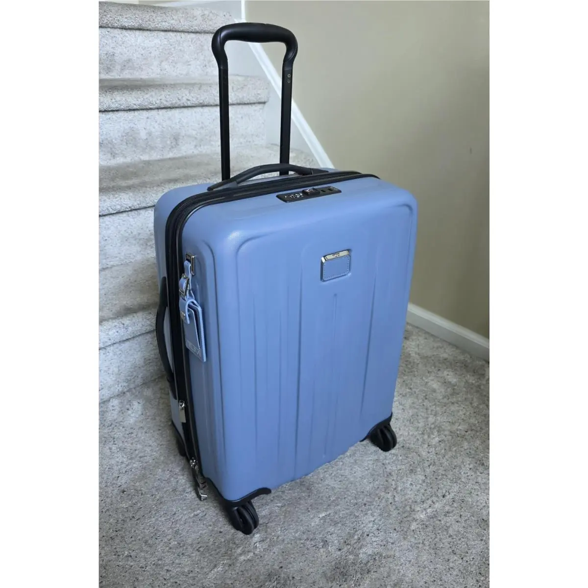 Tumi V4 22 Continental Expandable 4 Wheeled Carry-on in Blue