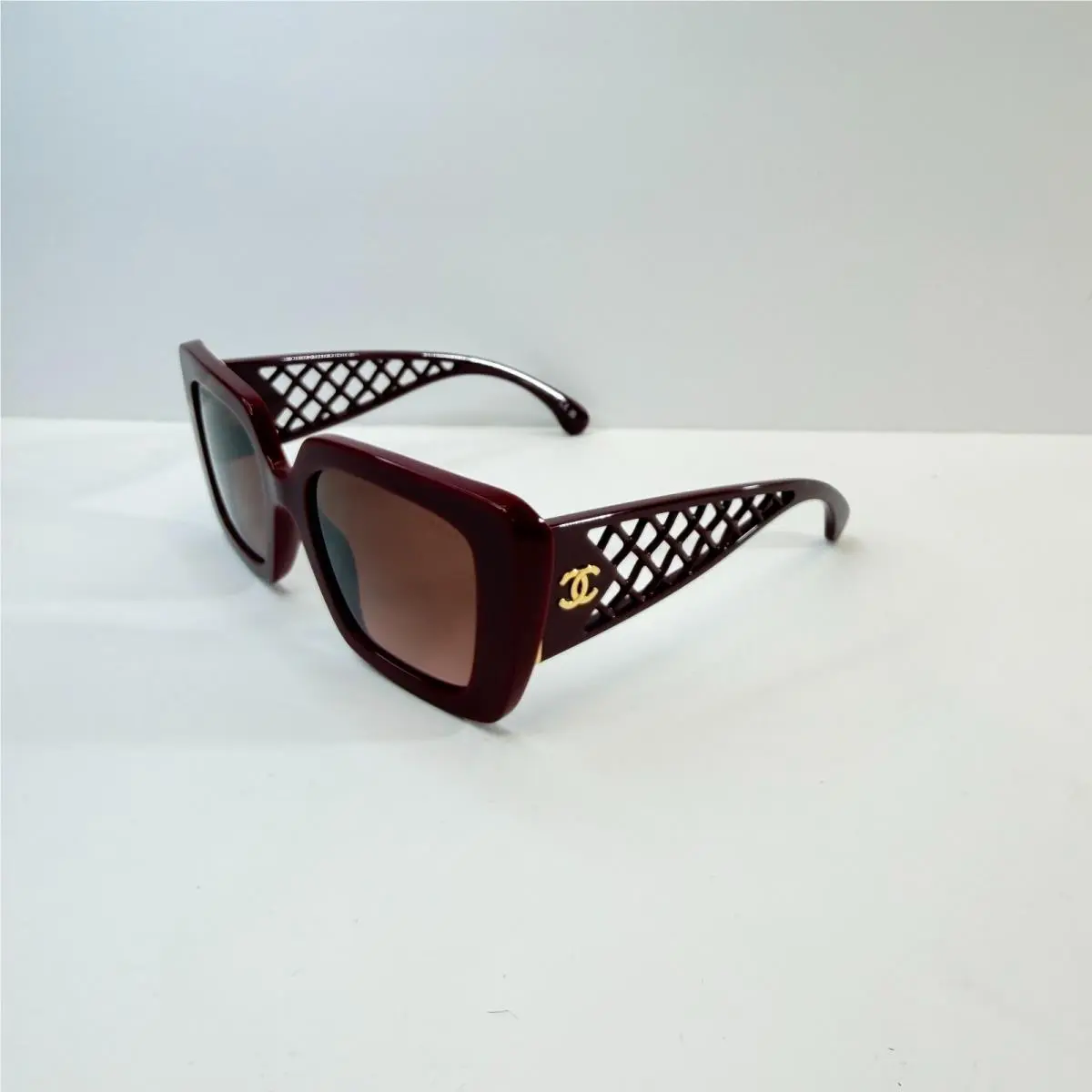Chanel CH 5567 1792/5M Bordeaux Frame W/polarize Pink Lenses