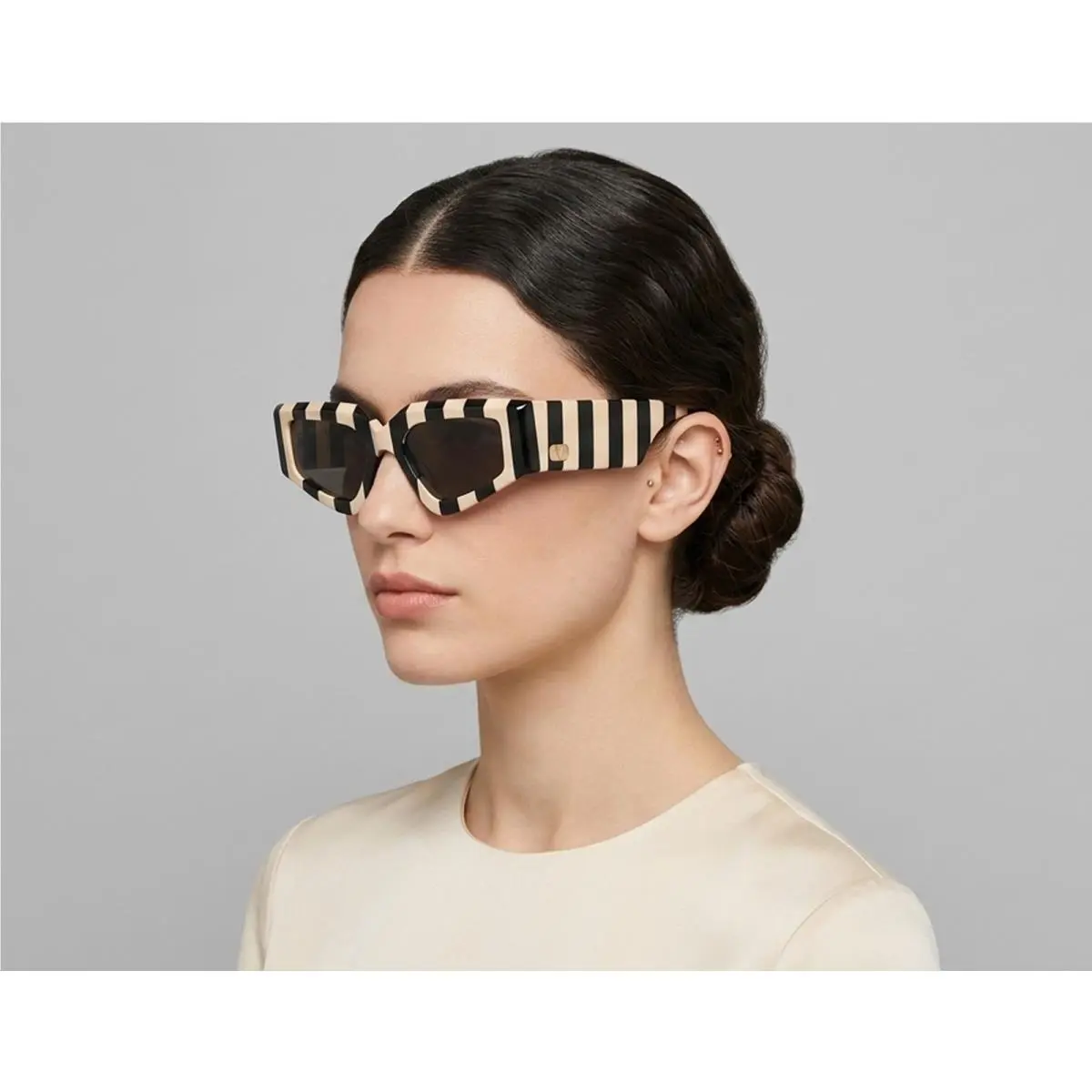VG0006S-004 Sunglasses 53mm by Valentino