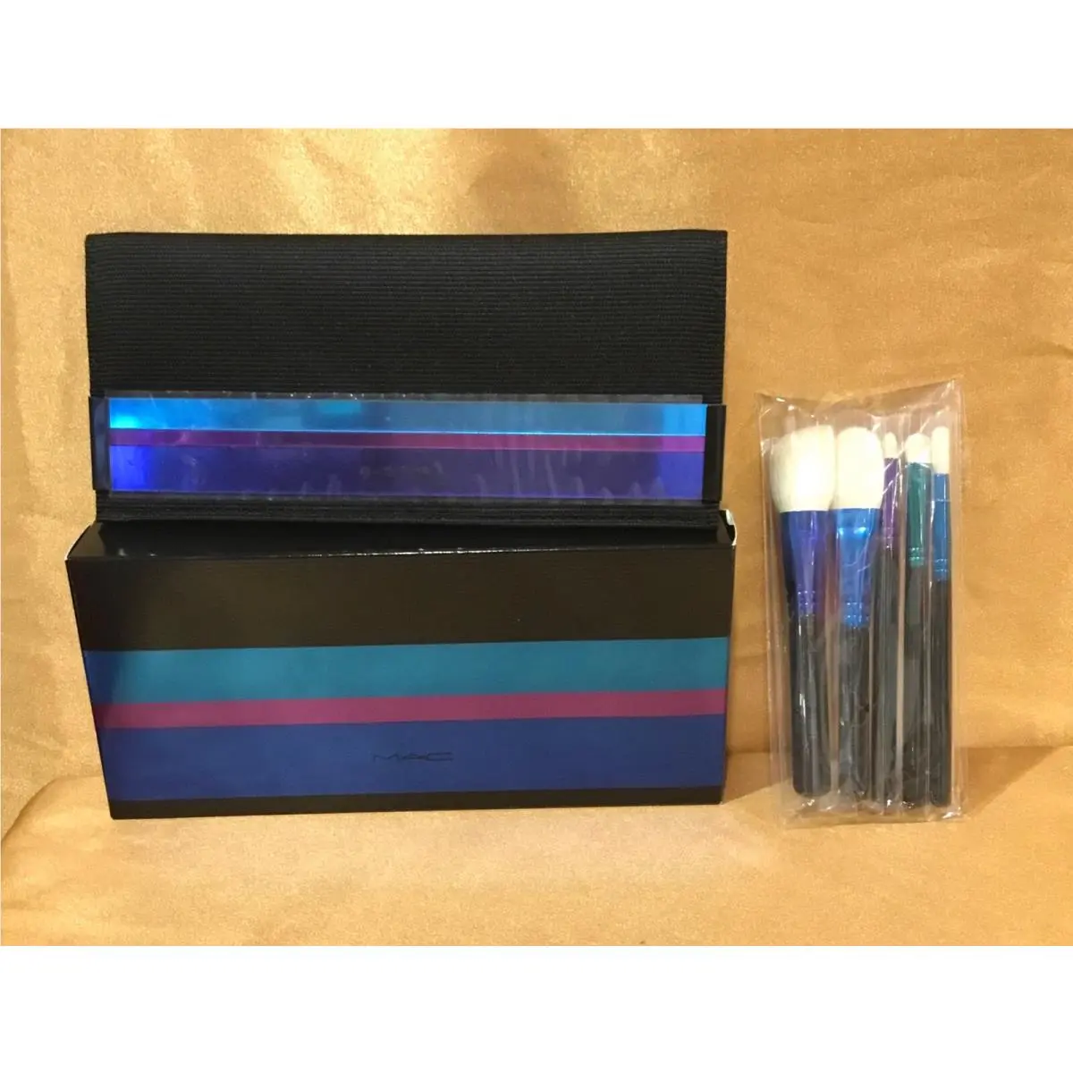 Mac Enchanted Eye Brush Kit Essentials 168 133 221 239 219