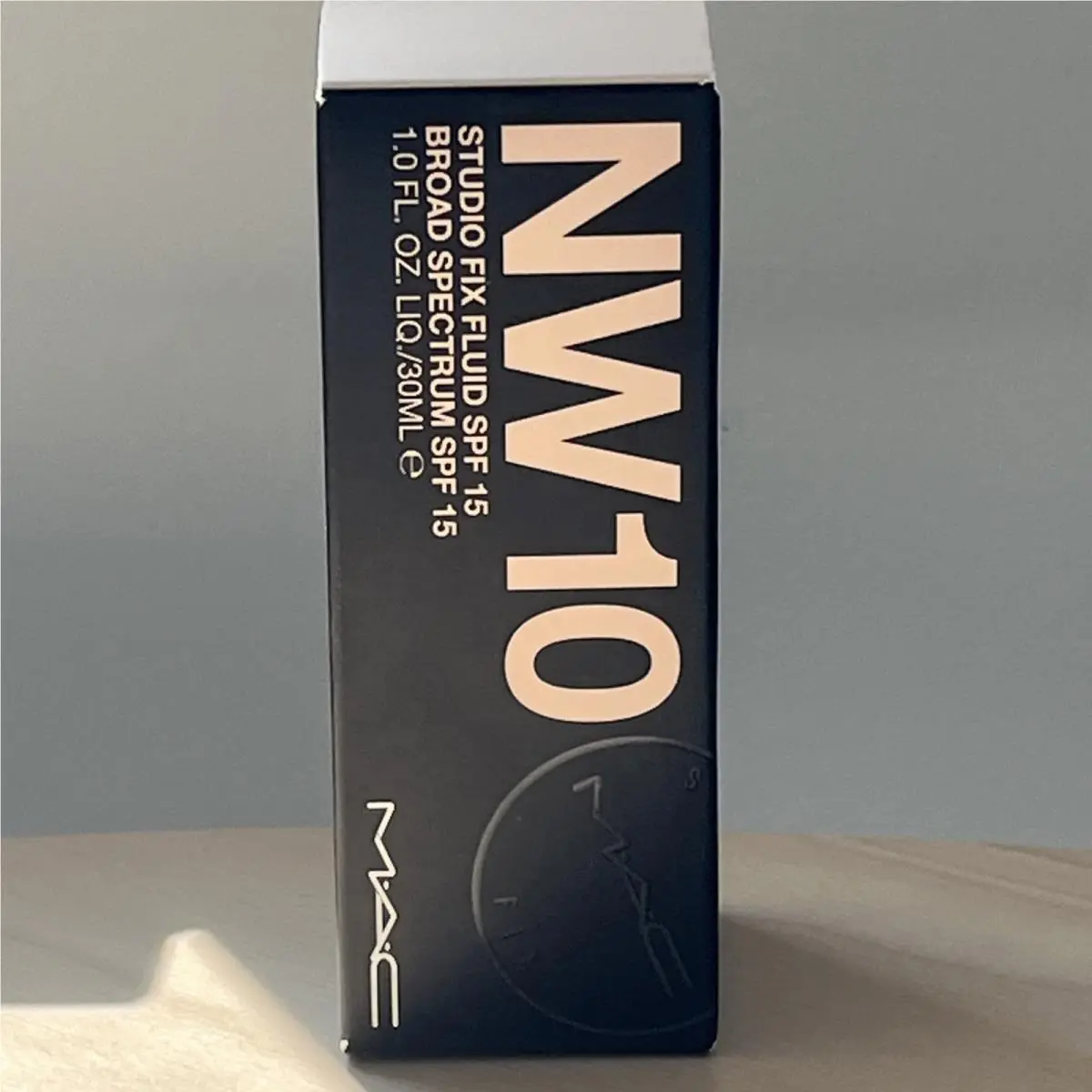 Mac Studio Fix Fluid SPF15 Foundation Shade NW10 Very Fair Beige 30ml