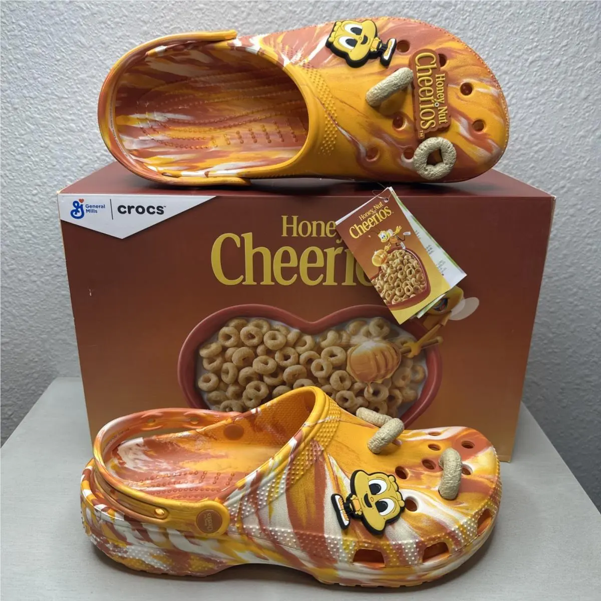 Crocs Classic Honey Nut Cheerios Men`s Size 11 Clog