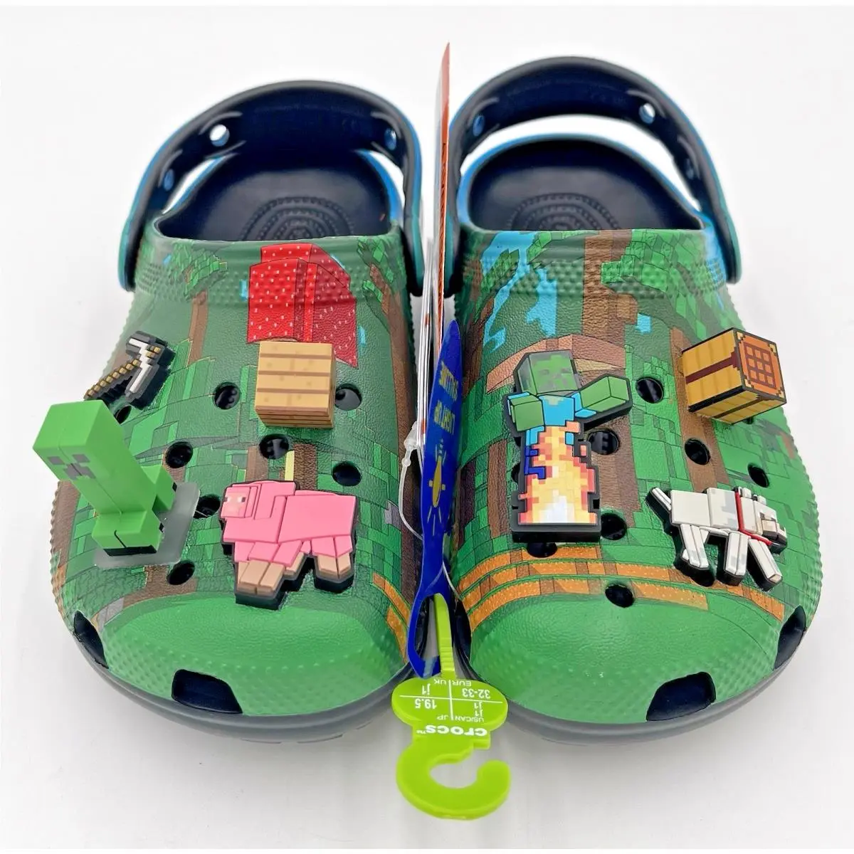 Crocs Minecraft Classic Clog w/ Jibbitz - Kids Size J1 - 210830-90H