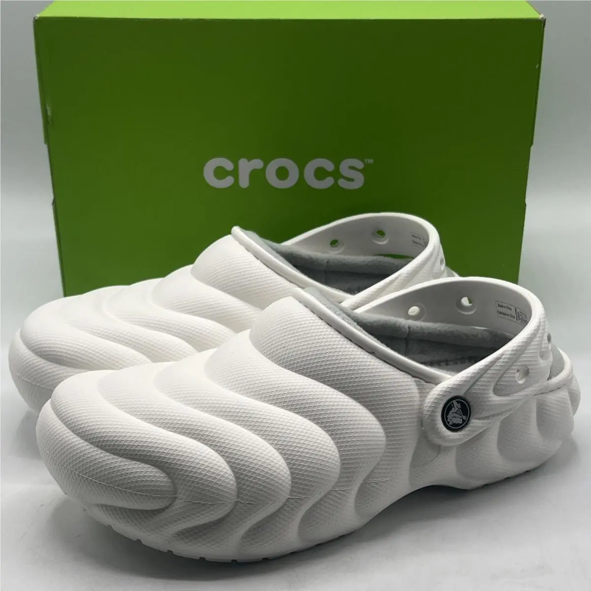 Crocs Women`s Size 10 Classic Lined Overpuff Clogs Warm Slip On White