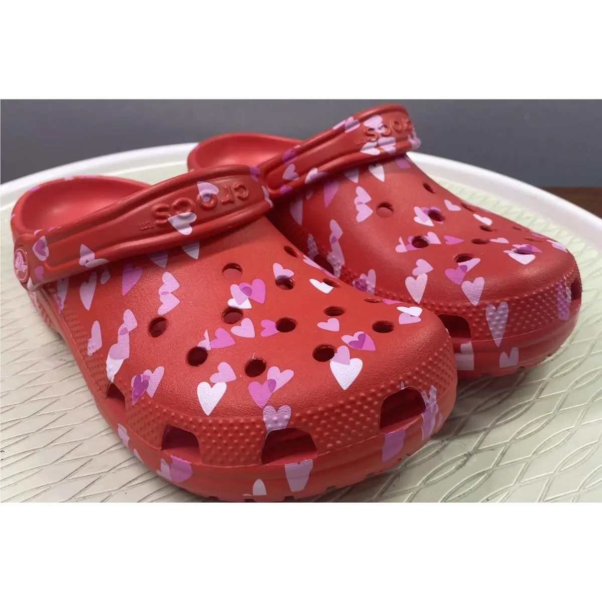 Crocs Women’s Red Pink Hearts Valentines Day Slip-on Clogs-7 Wom./junior 5