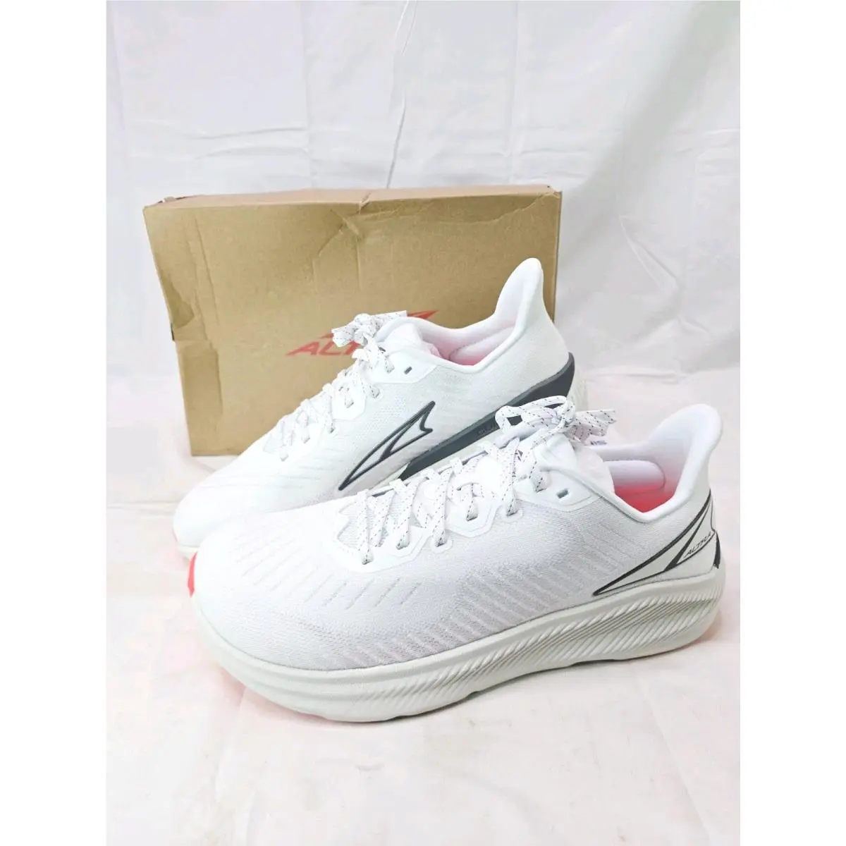 Altra Experience Form Men’s Size 11 Running Shoes White Coral