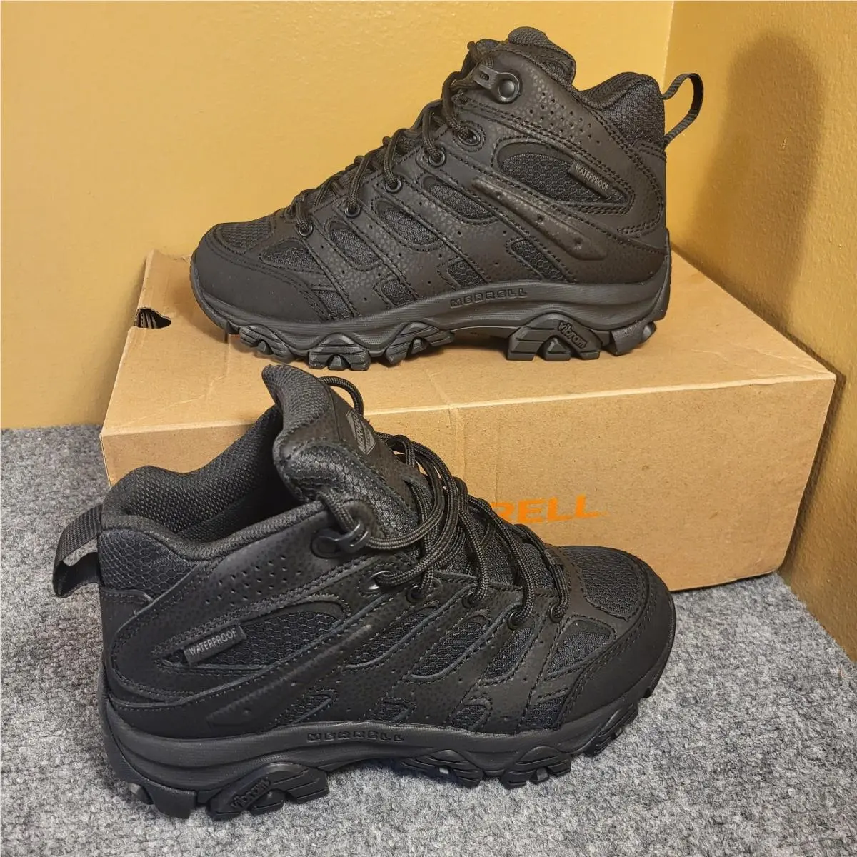 Merrell Men`s Moab 3 Mid Tactical Waterproof Boots Triple Black Shoes Size 3.5