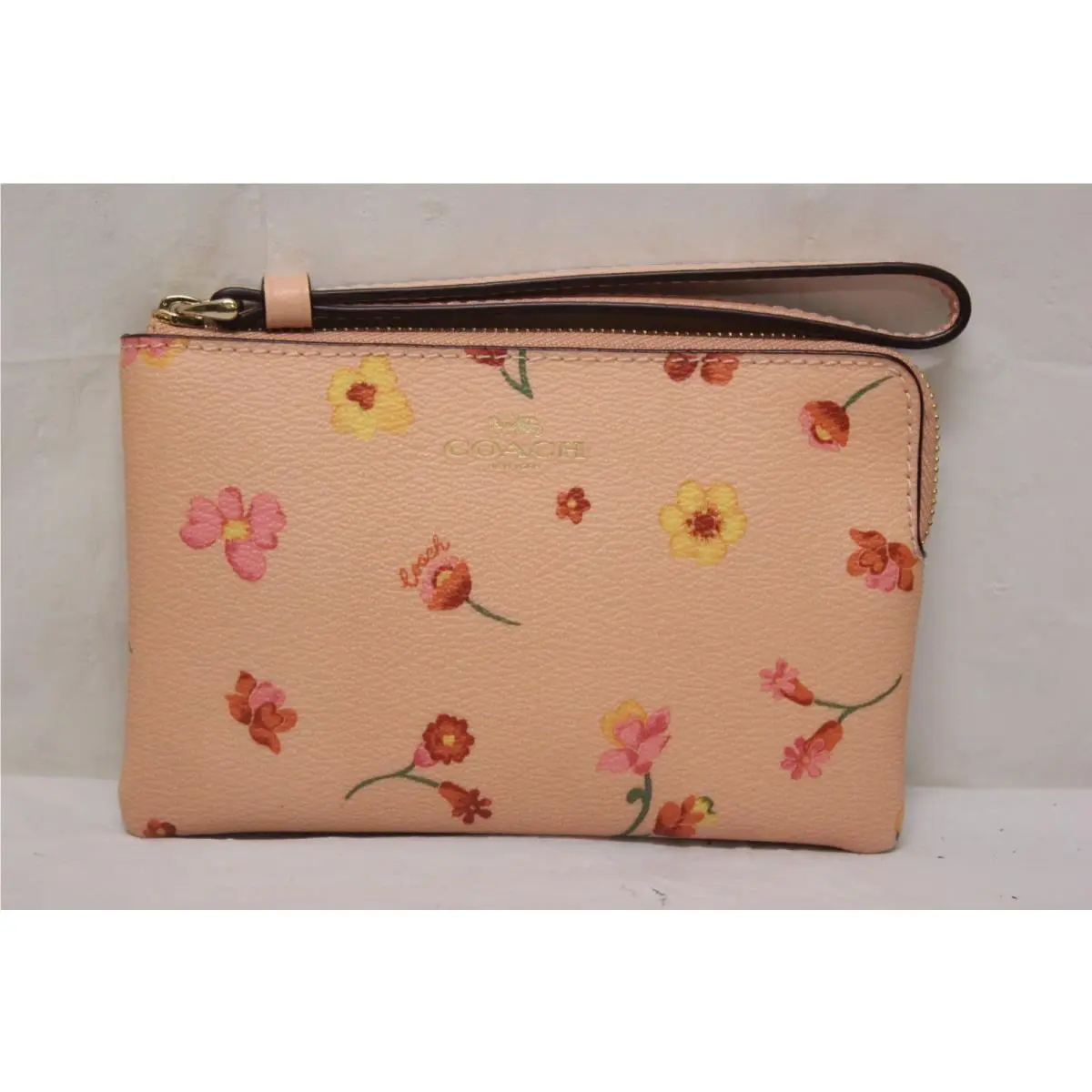 Coach Corner Zip Wristlet Faded Blush Multi Floral E4B1