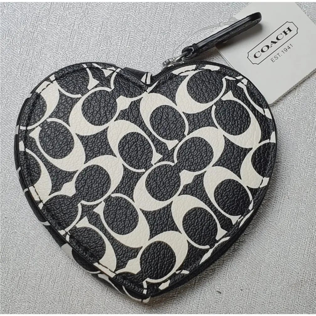 Coach Signature C Canvas Heart Coin Purse Black White F61634 Pvc