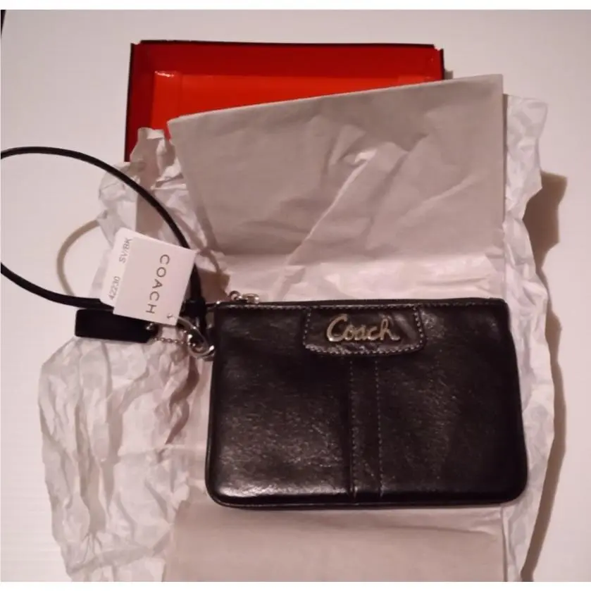 Vintage Coach 42230 Women`s Small Wristlet Black and Box