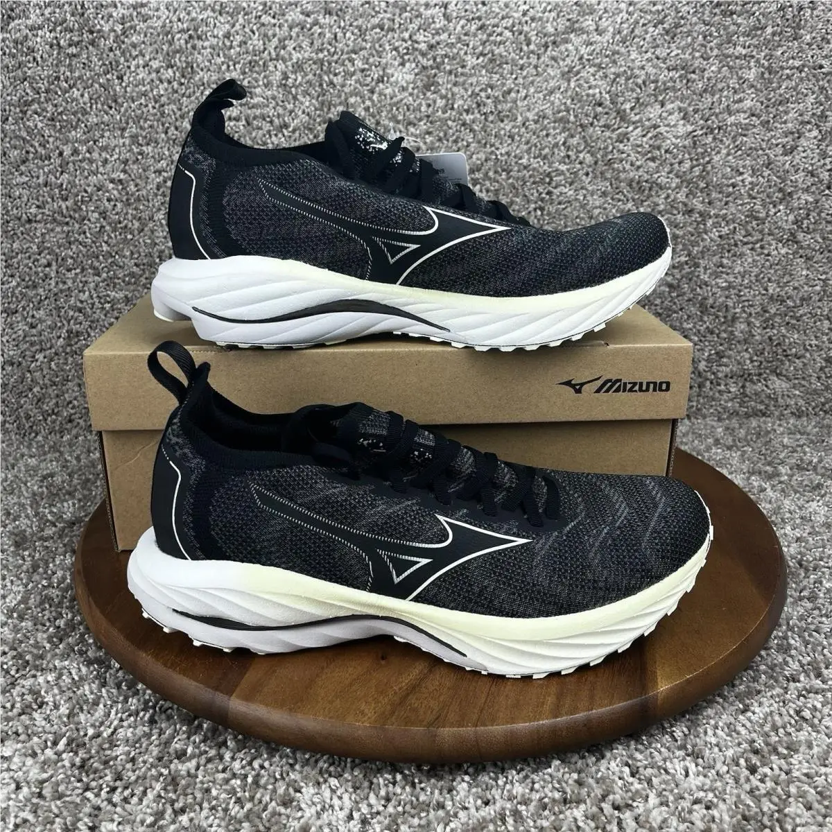 Mizuno Wave Neo Wind Womens Size 11.5 Running Shoes Undyed Black Starlight