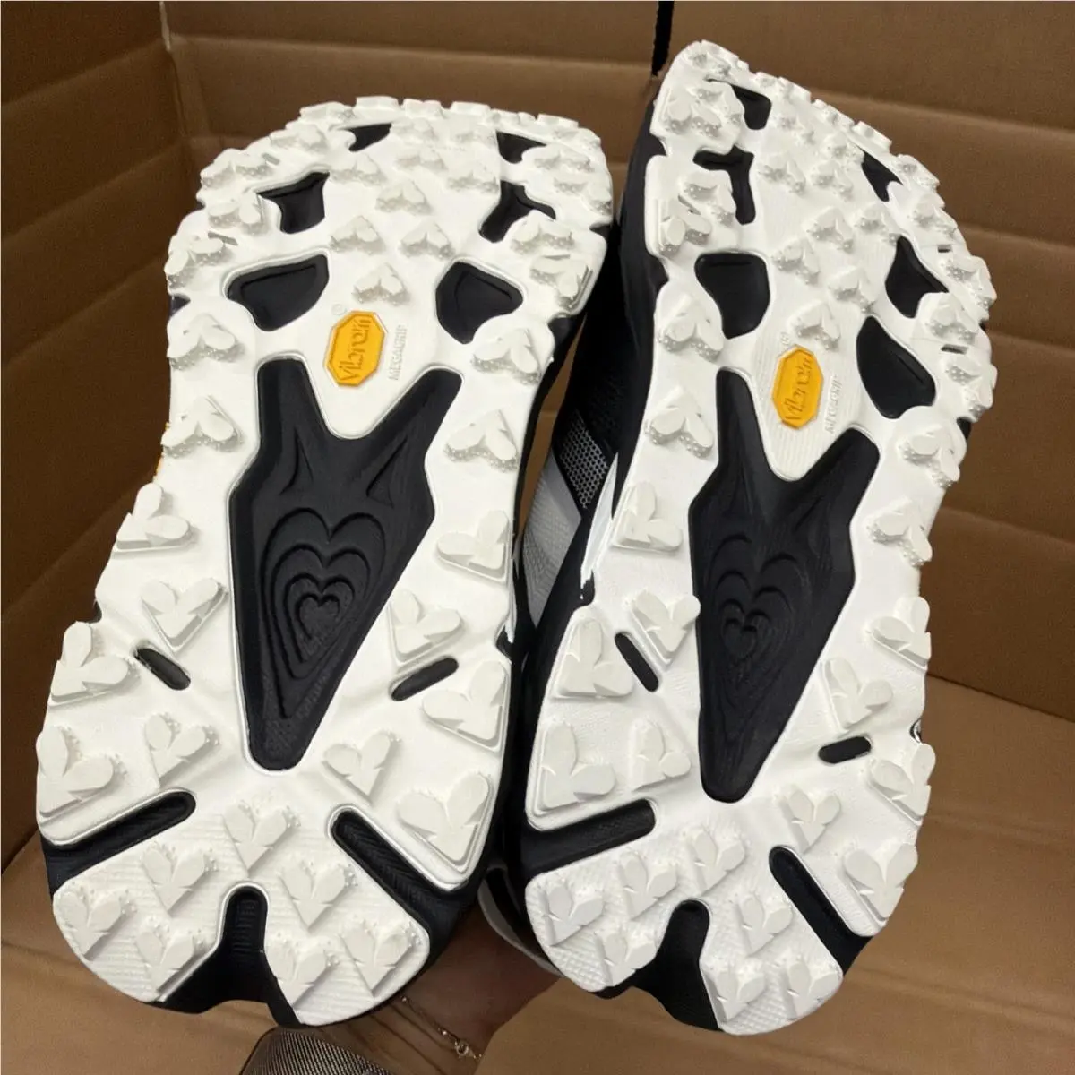 Hoka shoes - HOKA Speedgoat 7 - Speedgoat - White 12