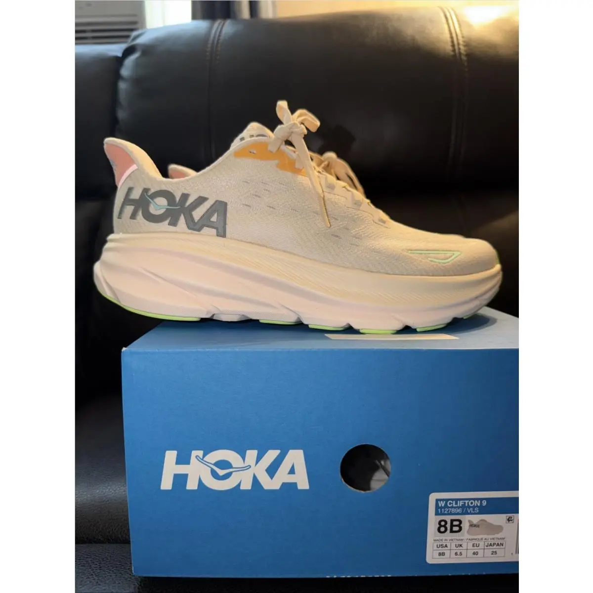 Hoka Clifton 9 Womens Running Shoes. Size 8 B