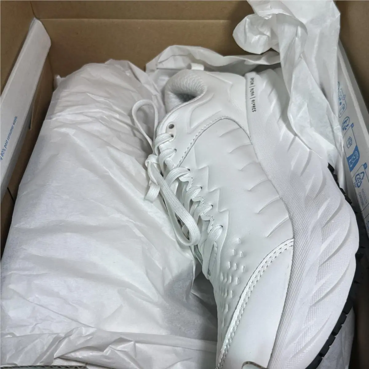 Hoka shoes - Hoka One One Bondi SR Wide - 1110521 - White 13