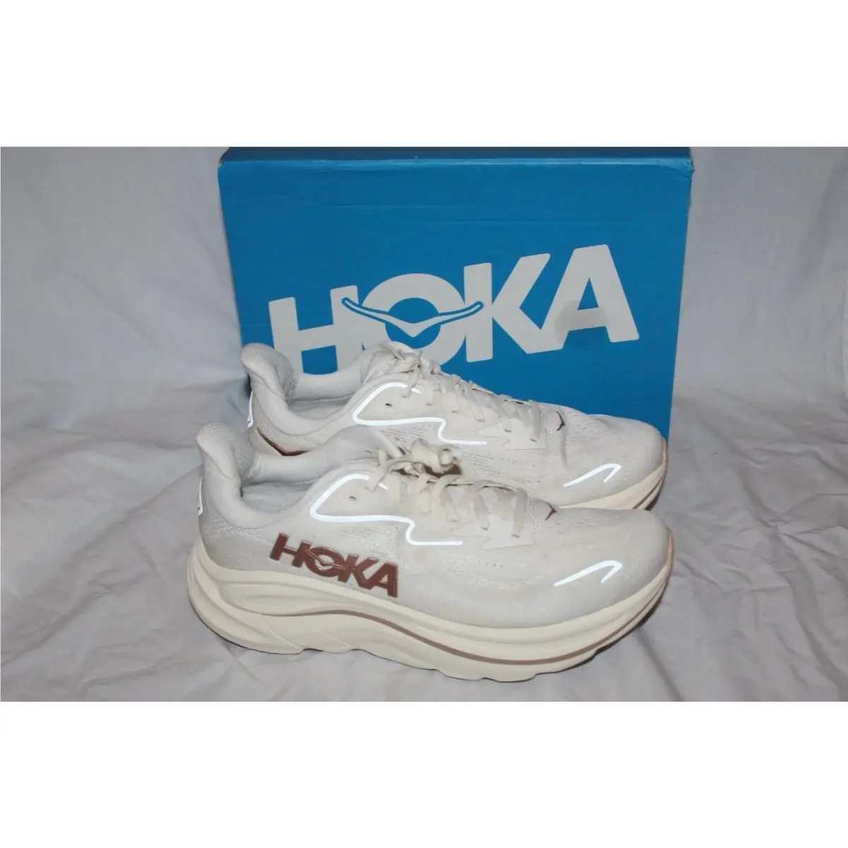 Hoka One Women`s Clifton 10 Running Athletic Sneakers Vch Vanilla Birch 11