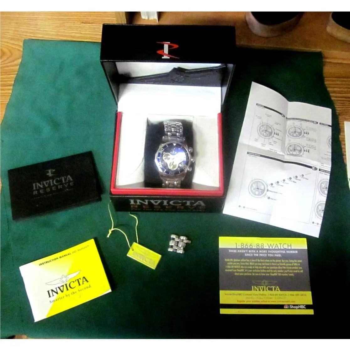 Invicta Lupah Collection Diver Model 3210 Chronograph Stainless. Battery