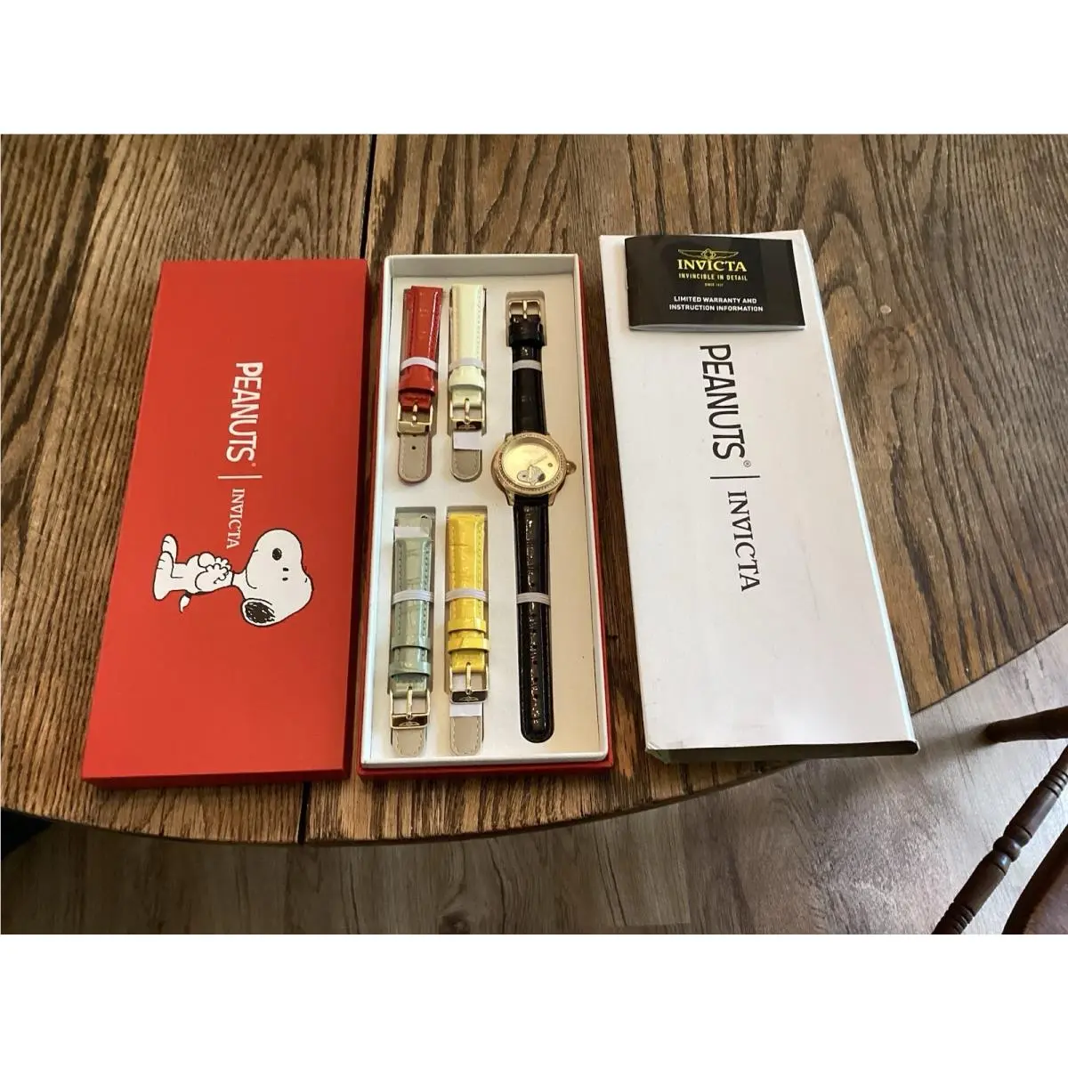 Invicta Wristwatch Snoopy with Multiple Bands Watch