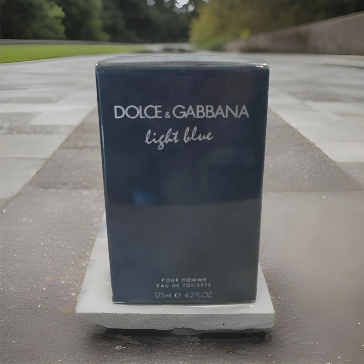 Dolce Gabbana Light Blue Eau de Toilette For Men 4.2 Fl. Oz. / 125ml by Dolce & Gabbana