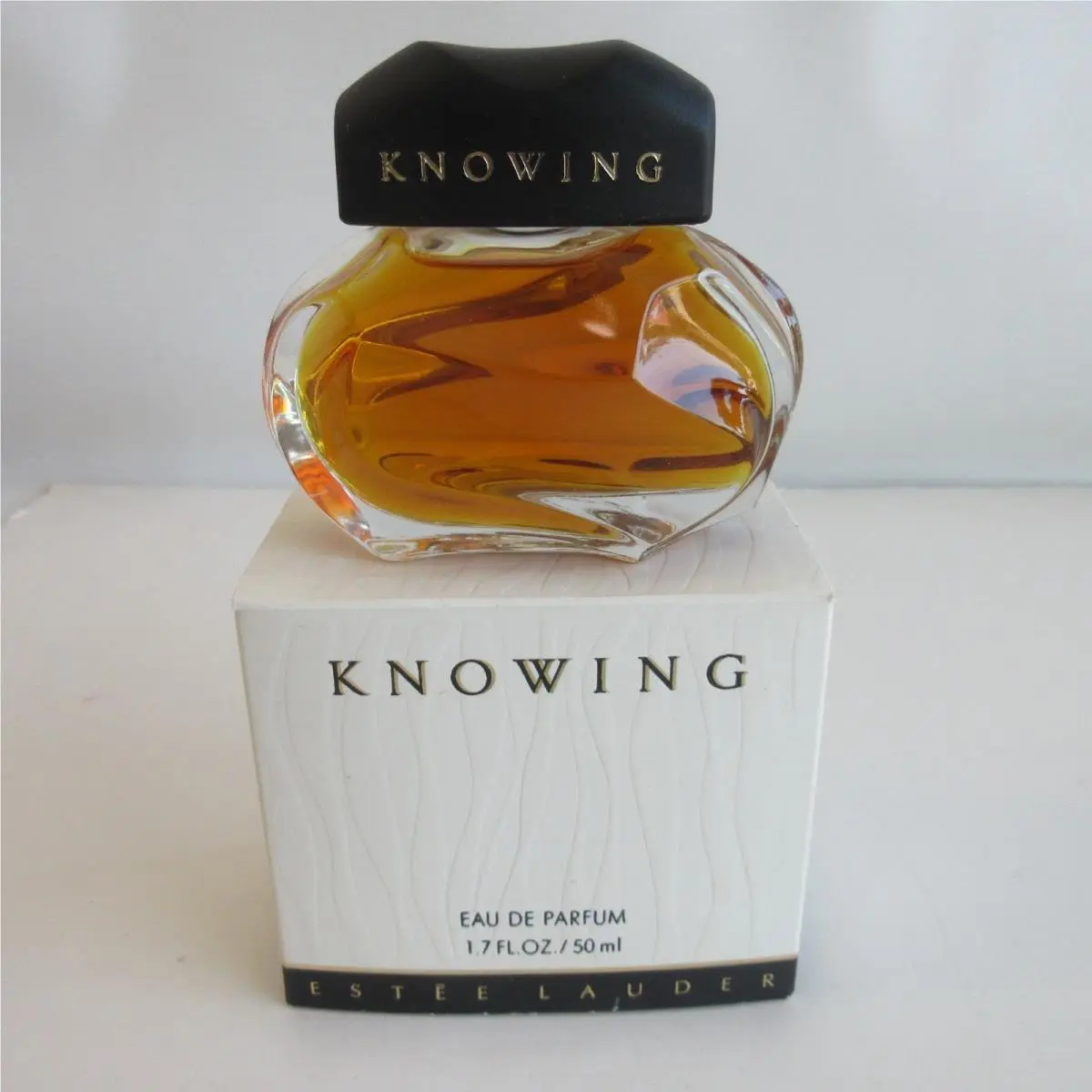 Estee Lauder Knowing Eau de Parfum Splash 1.7oz 50ml Perfume Fragrance w/ Box