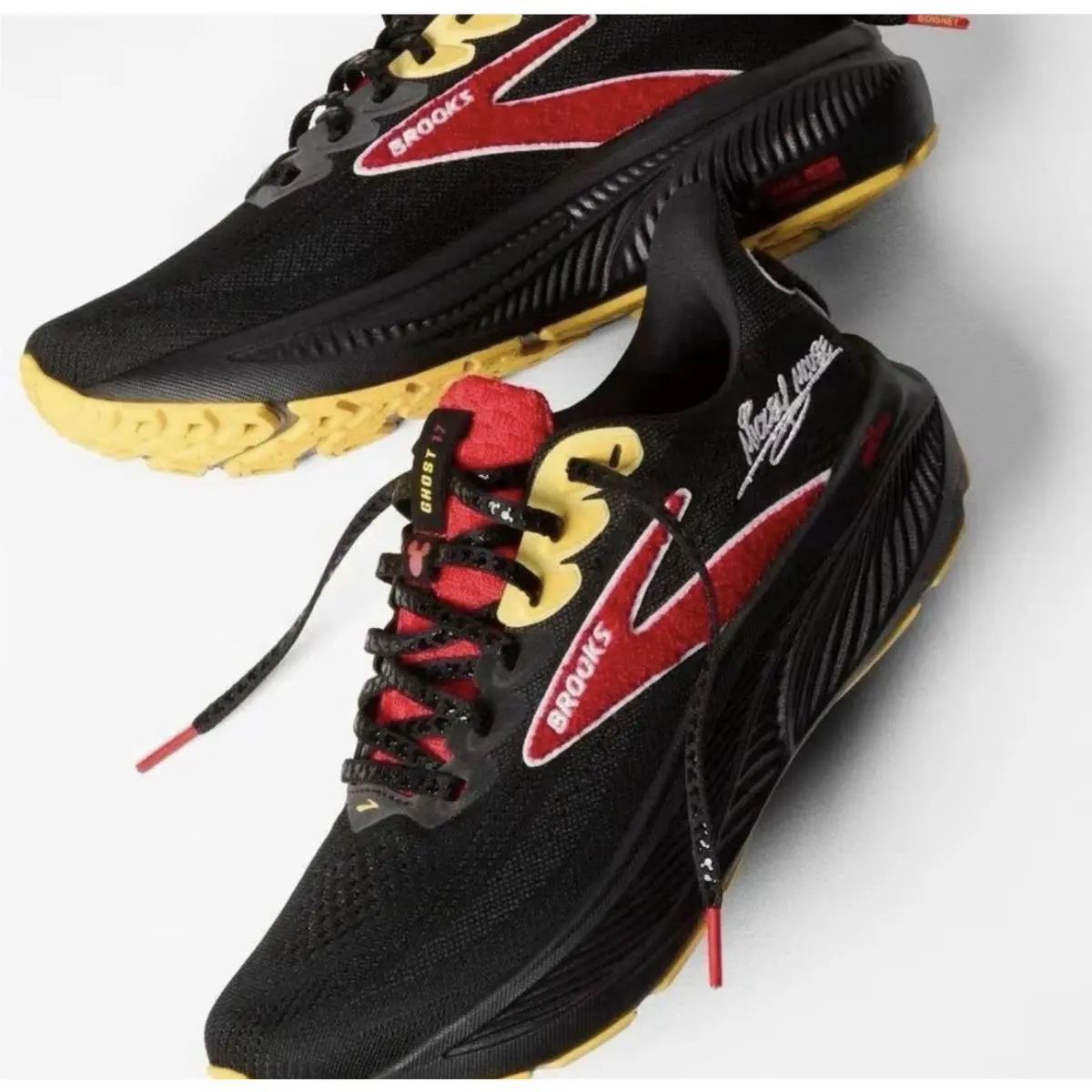 Brooks Ghost 17 Rundisney Mickey Mouse Women`s Size 8 Running Sneakers