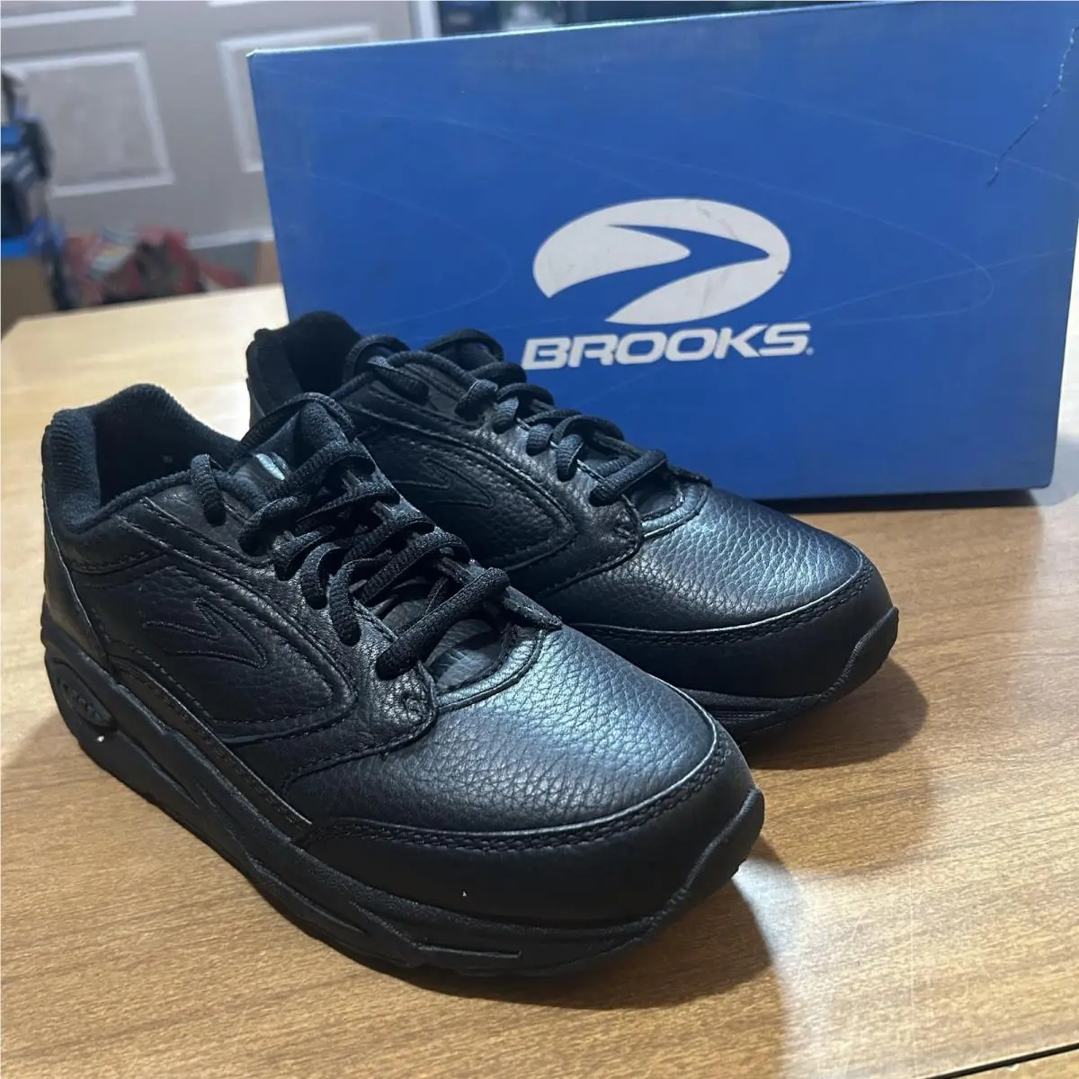 Brooks Addiction Walker Shoes Womens Size 5 Narrow Black Leather Walking Comfort