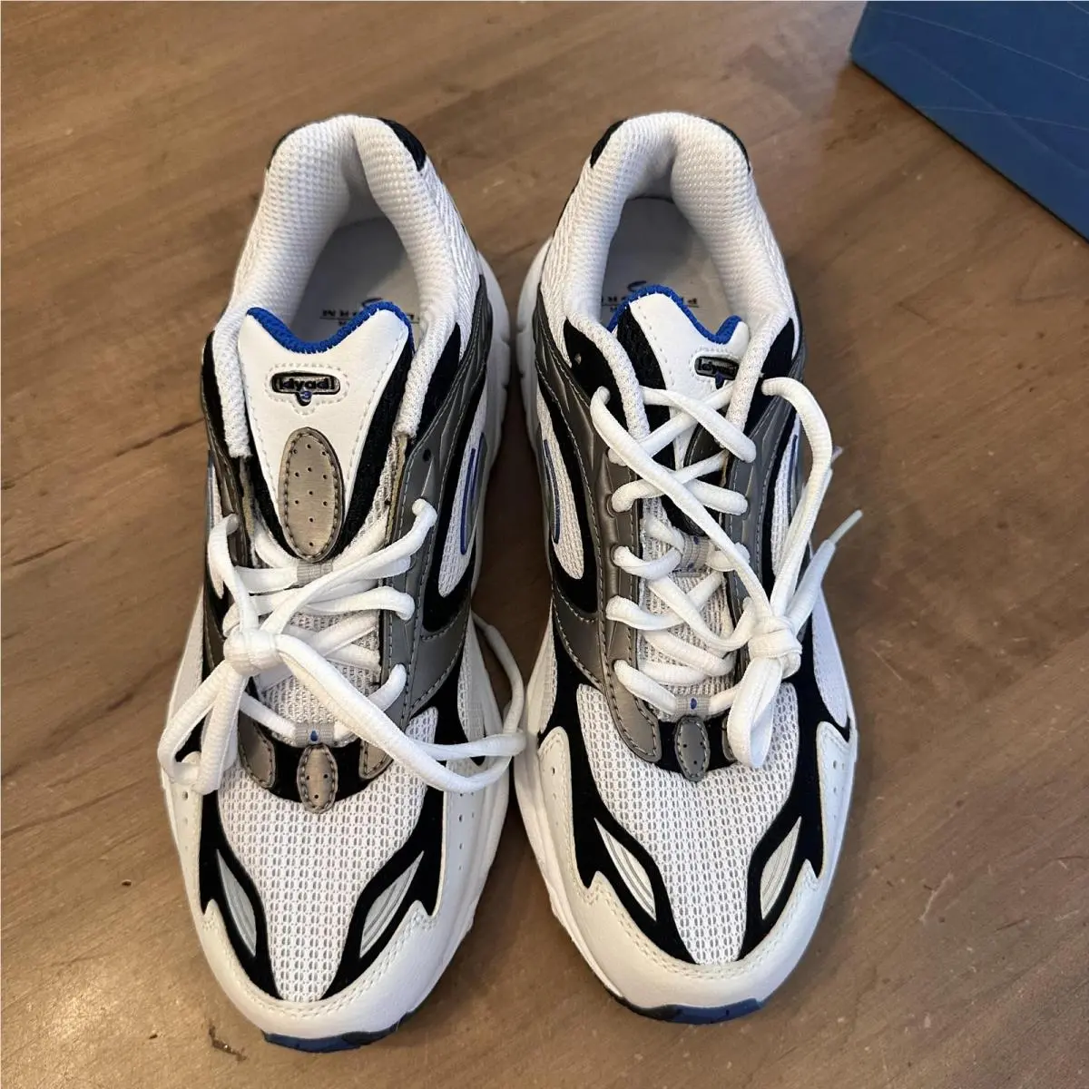 Brooks shoes - Brooks Dyad 3 - Dyad - White 0