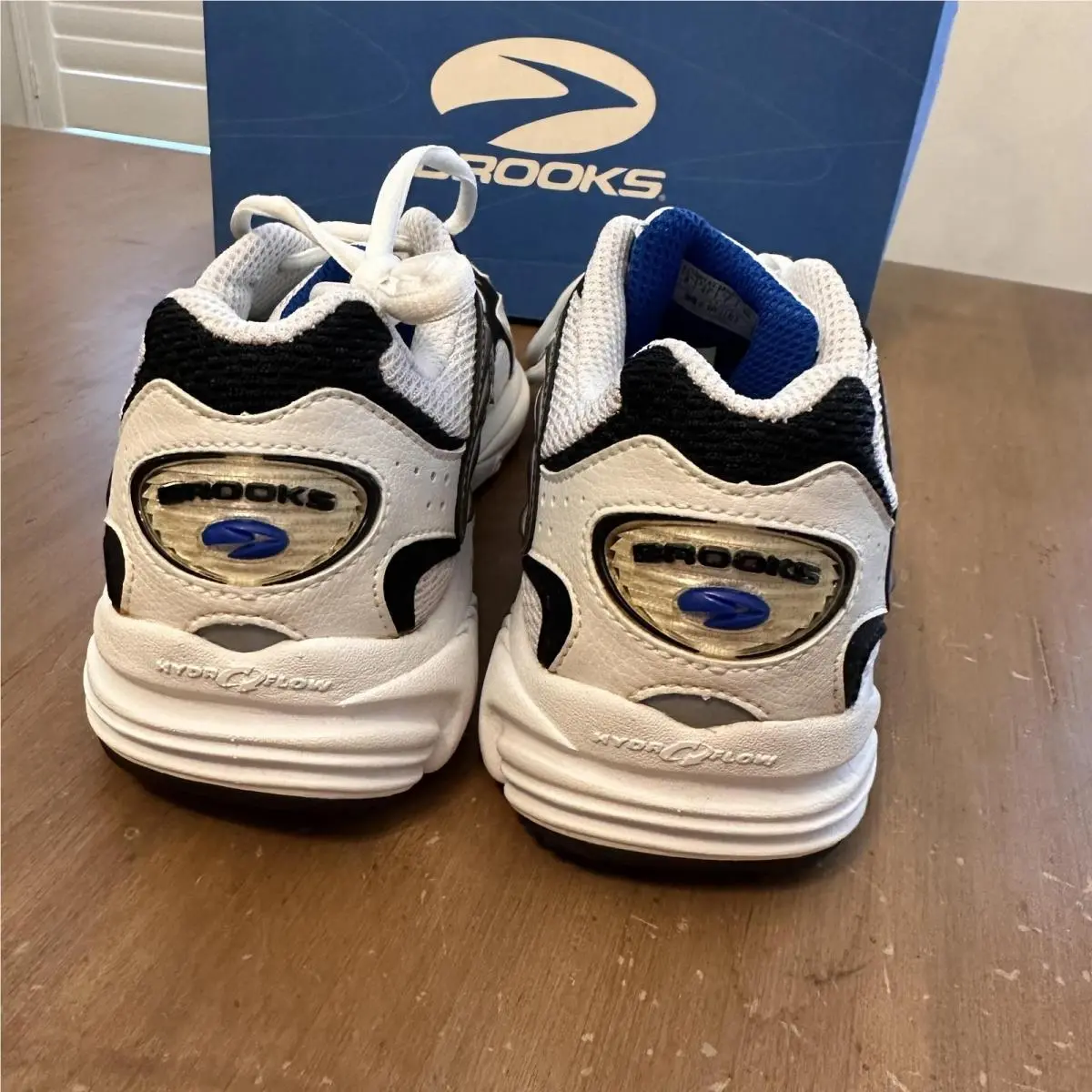 Brooks shoes - Brooks Dyad 3 - Dyad - White 4