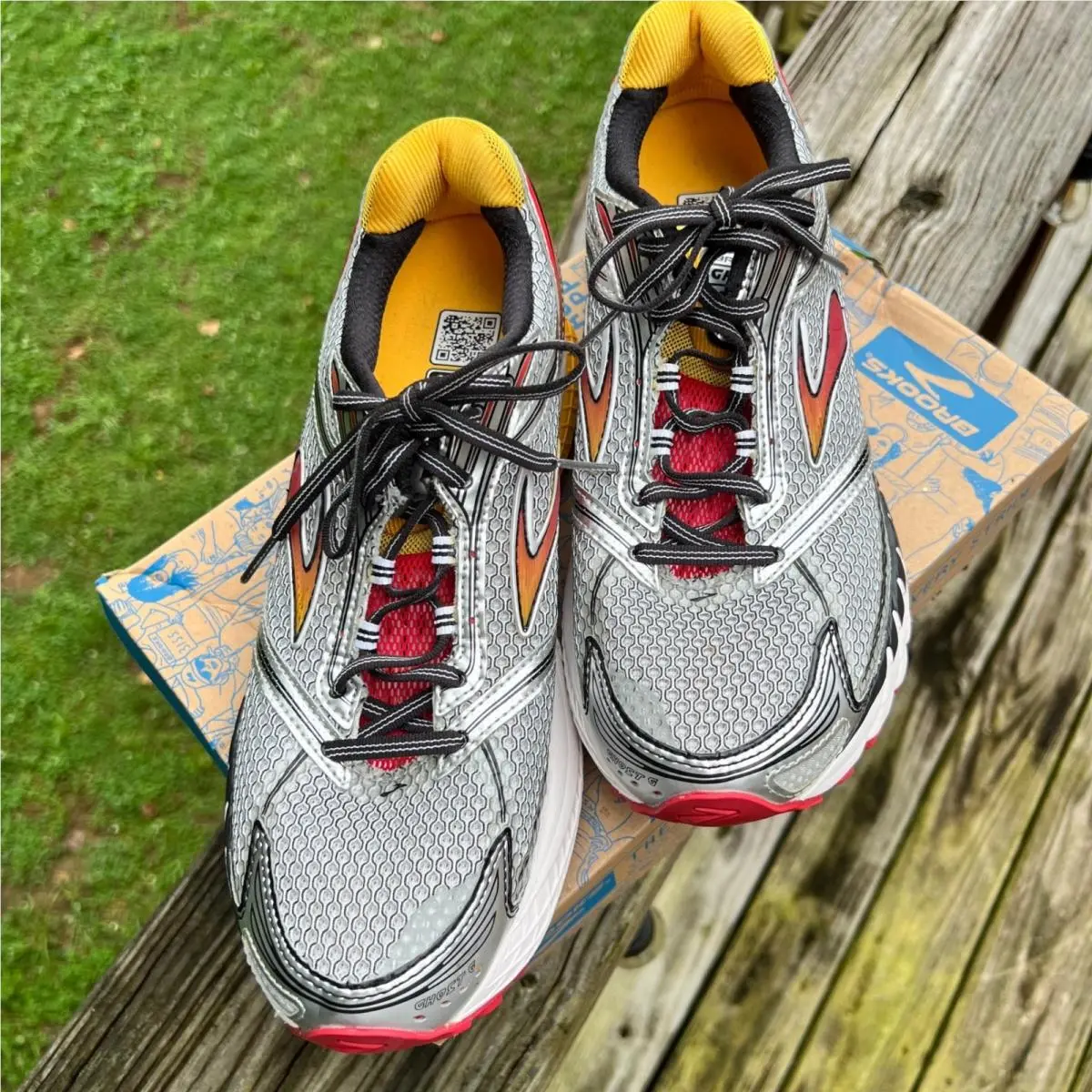 Brooks Ghost 6 Running Shoes 11.5 Narrow Silver Red Y2K Gorpcore Techwear Runner