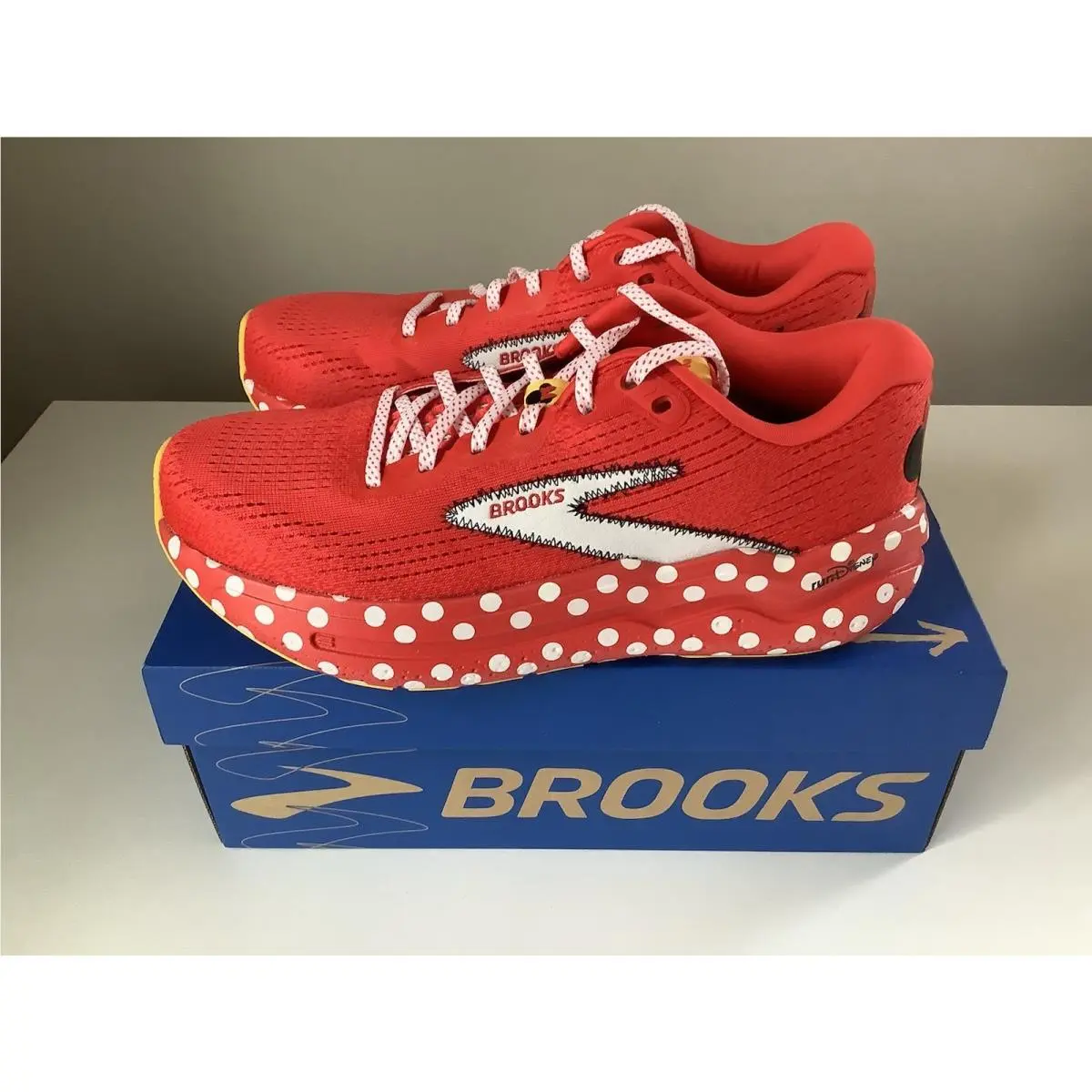 Brooks Rundisney Ghost Max 2 Minnie Mouse Women’s Disney Shoes - Sz 11