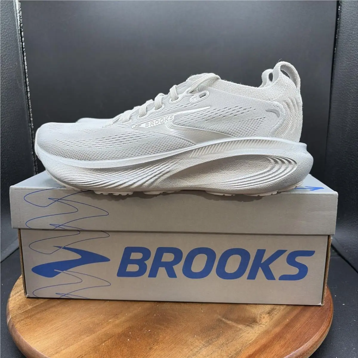 Brooks Adrenaline Gts 25 Silver Anniversary Women`s Size 6 Running Shoes