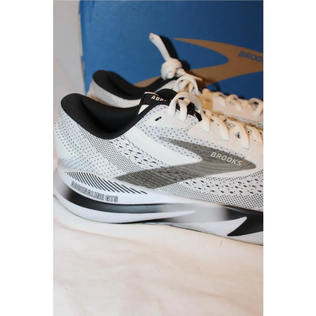 Brooks shoes - Brooks Adrenaline GTS 24 - Adrenaline GTS - WHITE BLACK 2