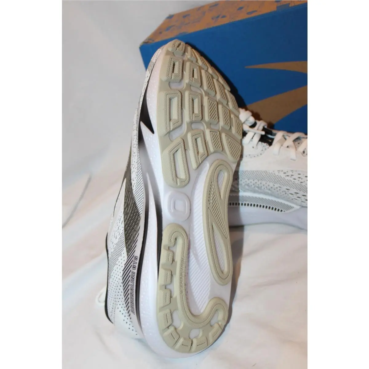 Brooks shoes - Brooks Adrenaline GTS 24 - Adrenaline GTS - WHITE BLACK 5