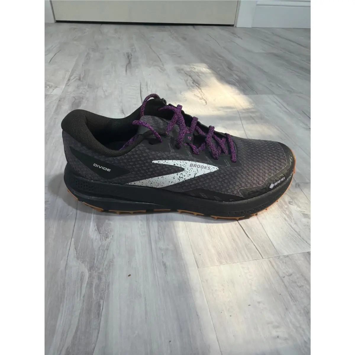 Womens Size 7.5 Brooks Divide 4 Gtx Trail Running Sneakers Gore-tex Shoes Purple