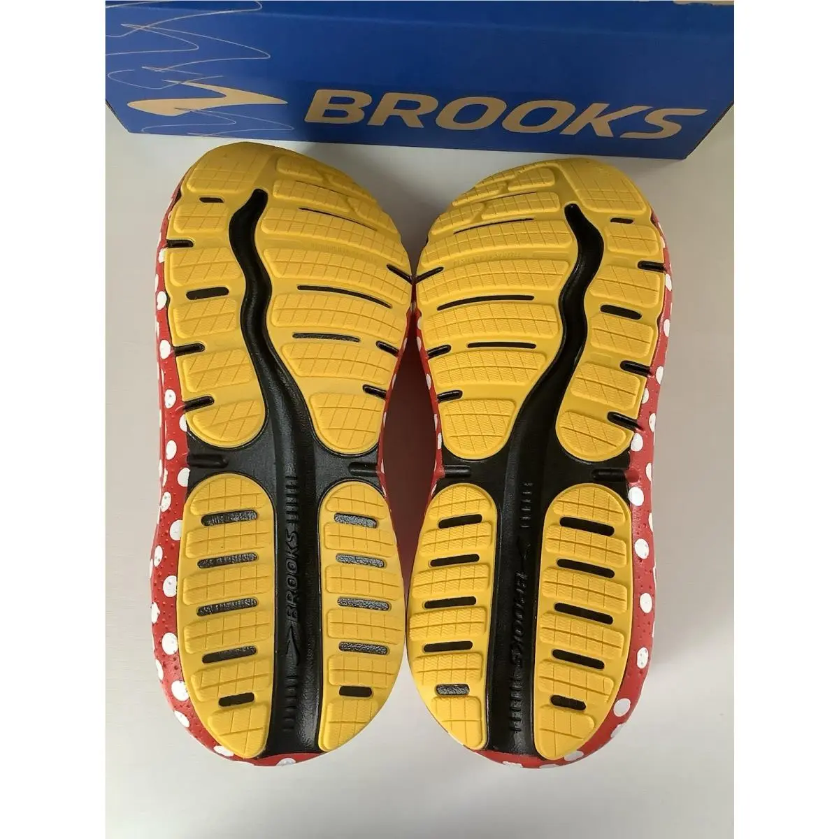 Brooks shoes - Brooks Ghost Max - Ghost Max - Red 7