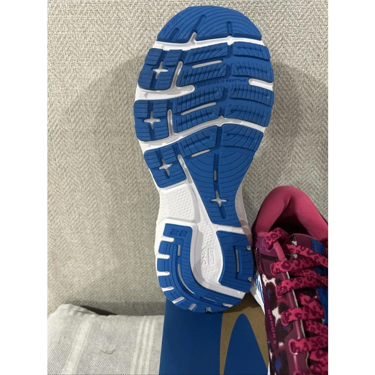 Brooks shoes - Brooks Adrenaline GTS 22 - Adrenaline GTS - 120353-1B-568 - Magenta Raspberry White 4