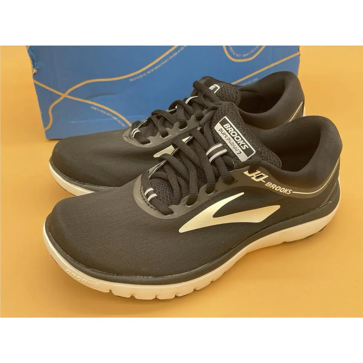 Size 5 Brooks Women’s Pureflow 7 Neutral Black / White Running Shoes