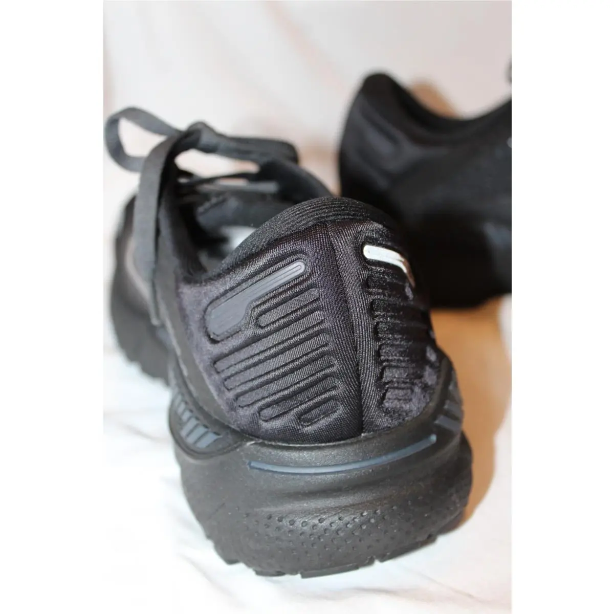 Brooks shoes - Black 3