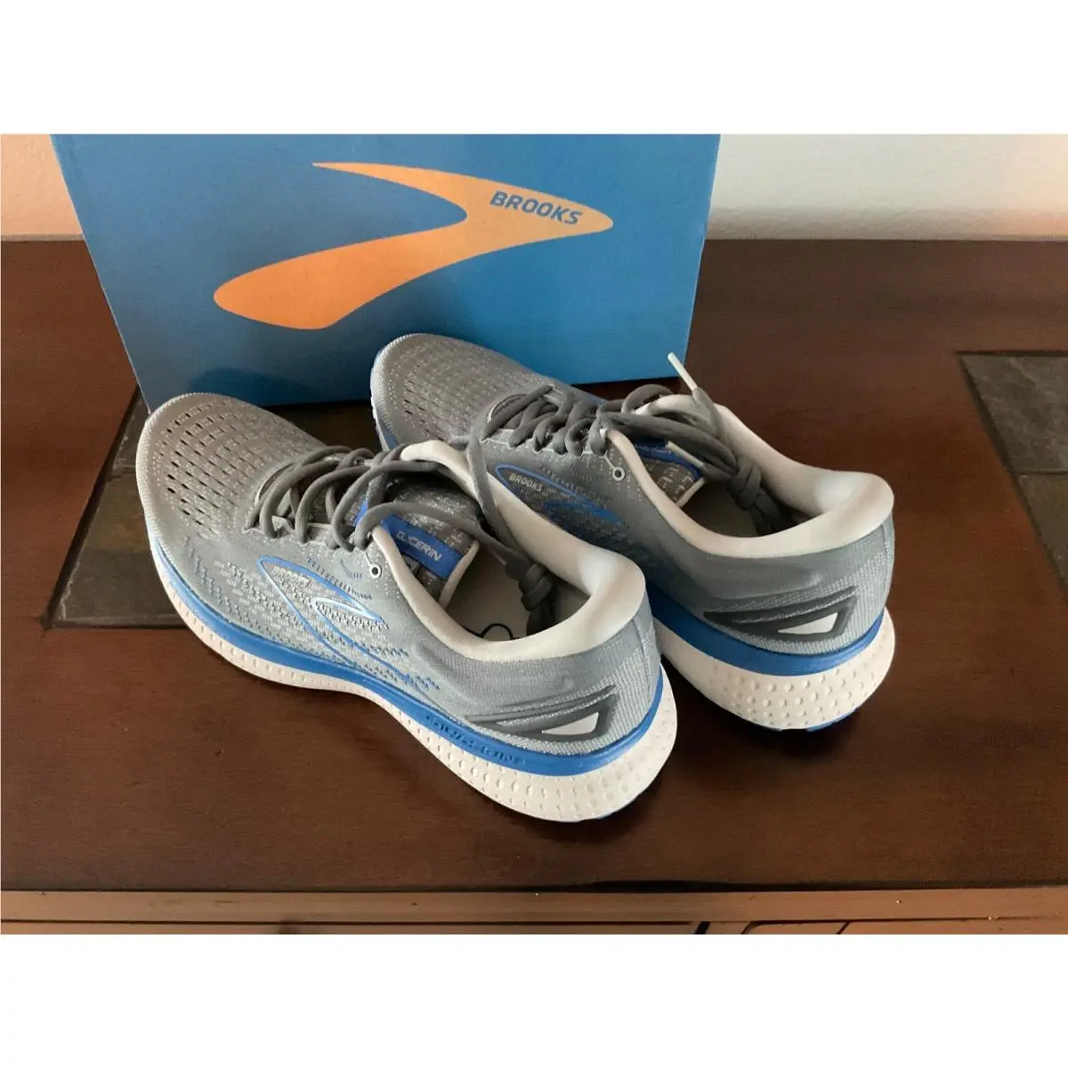 Size 9.5 Brooks Men`s Glycerin 19 Neutral Running Shoe Gray/blue