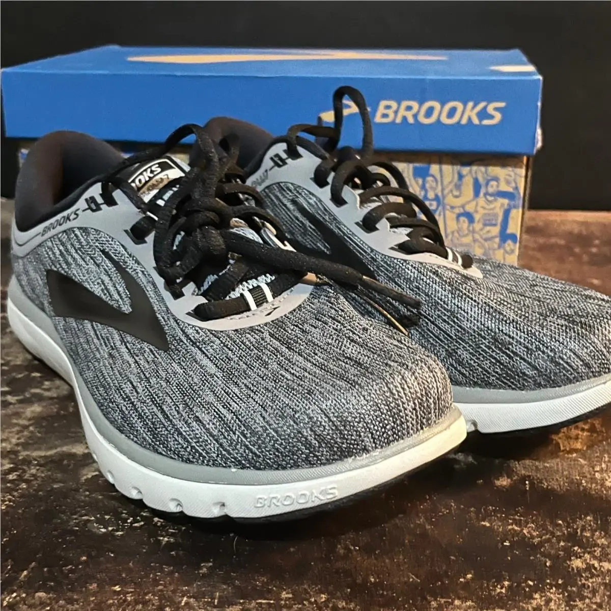 Brooks Pureflow 7 Mens Running Shoes Grey Black Low Top Sneakers 110275 1D 055 8