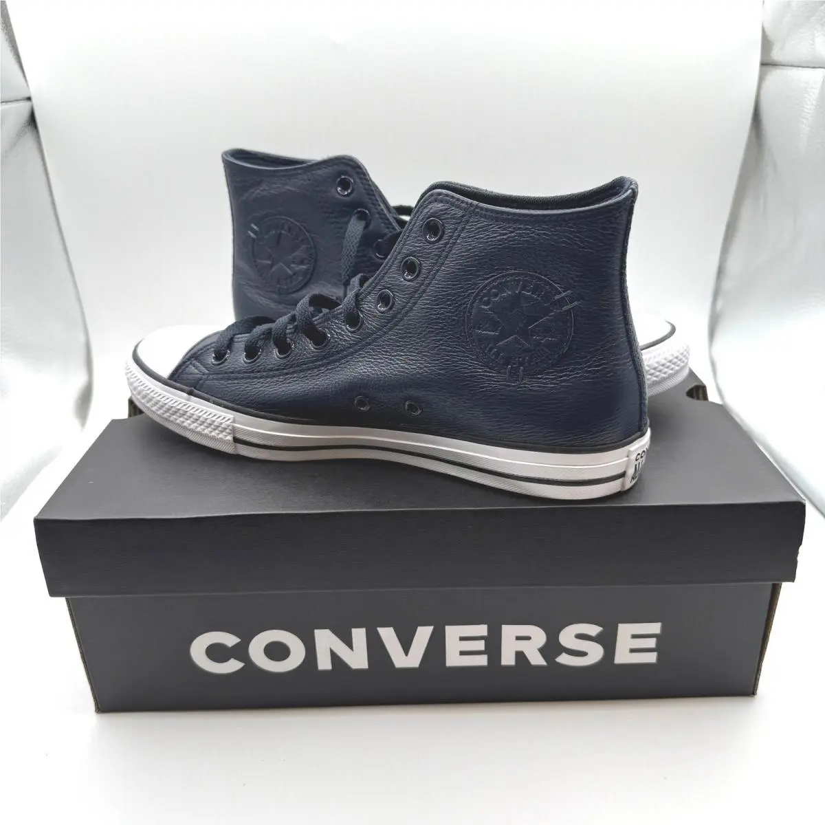 Converse High Top Mens 8.5 Navy Blue Leather Chuck Taylor All Star Sneakers