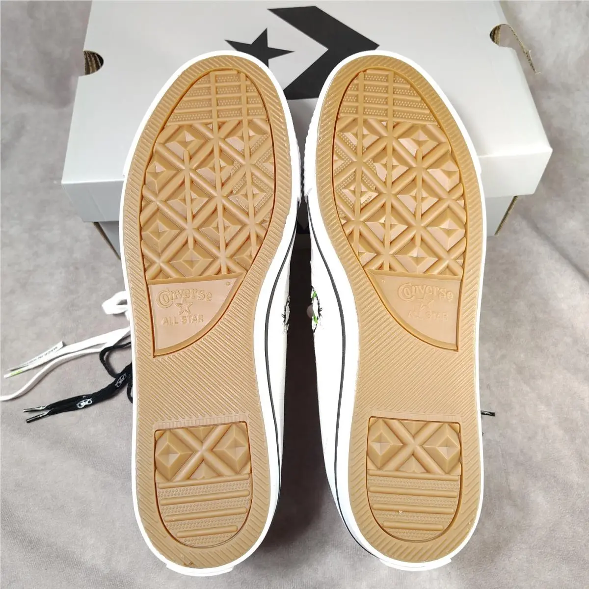 Converse shoes - White 5