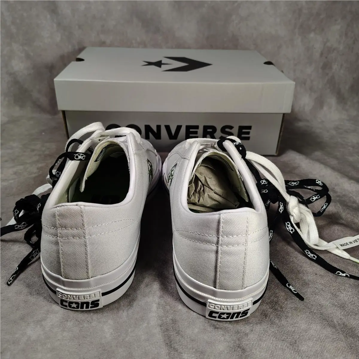 Converse shoes - White 1