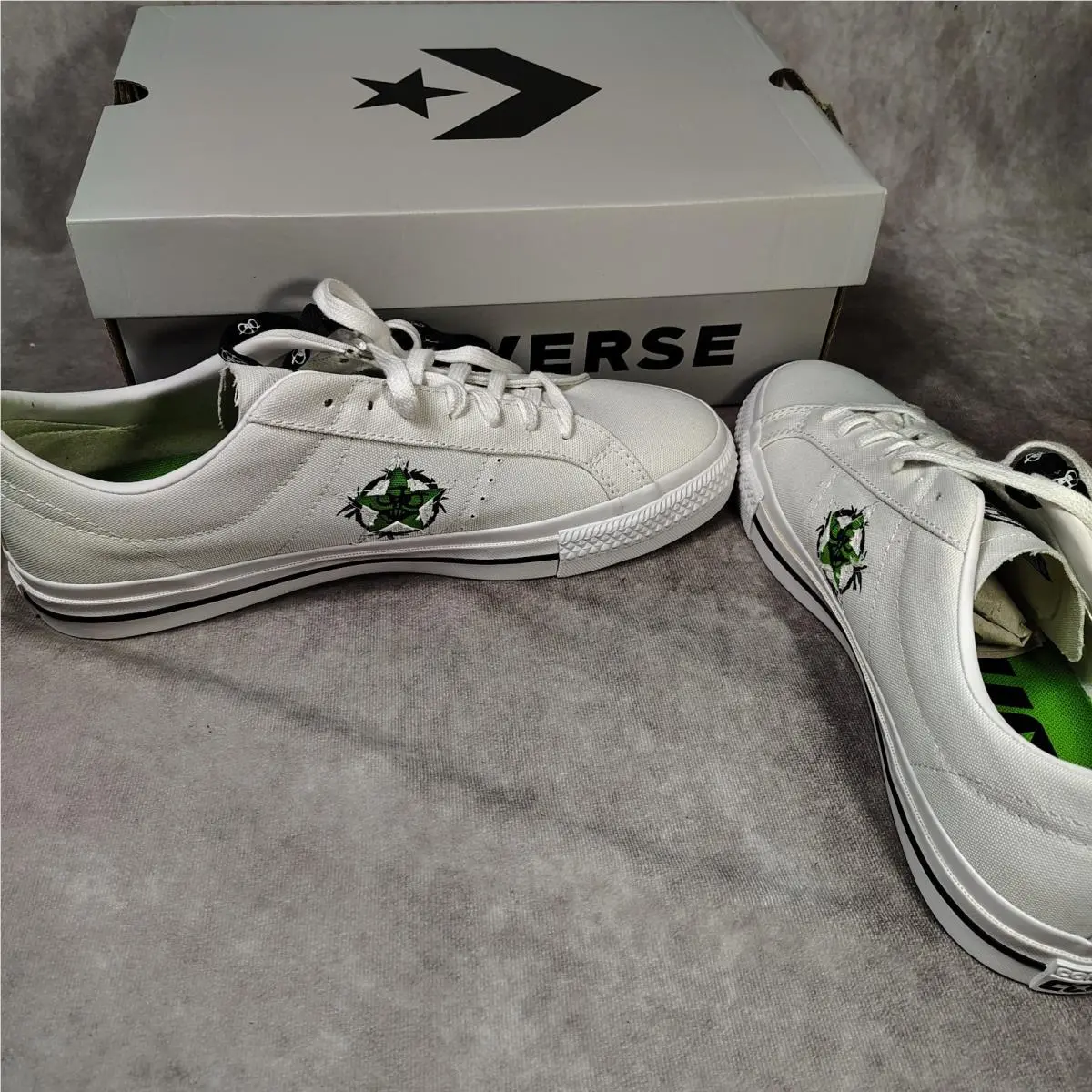 Converse shoes - White 4