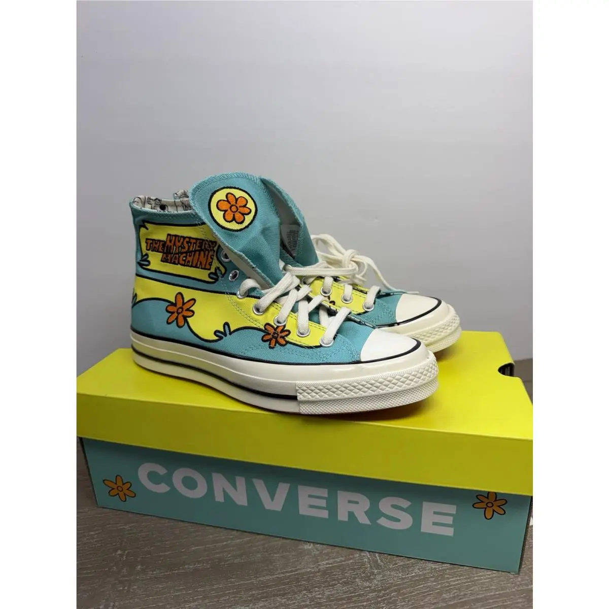 Converse x Scooby-doo Mystery Machine Chuck 70 Hi Men’s 7.5 Women’s 9.5