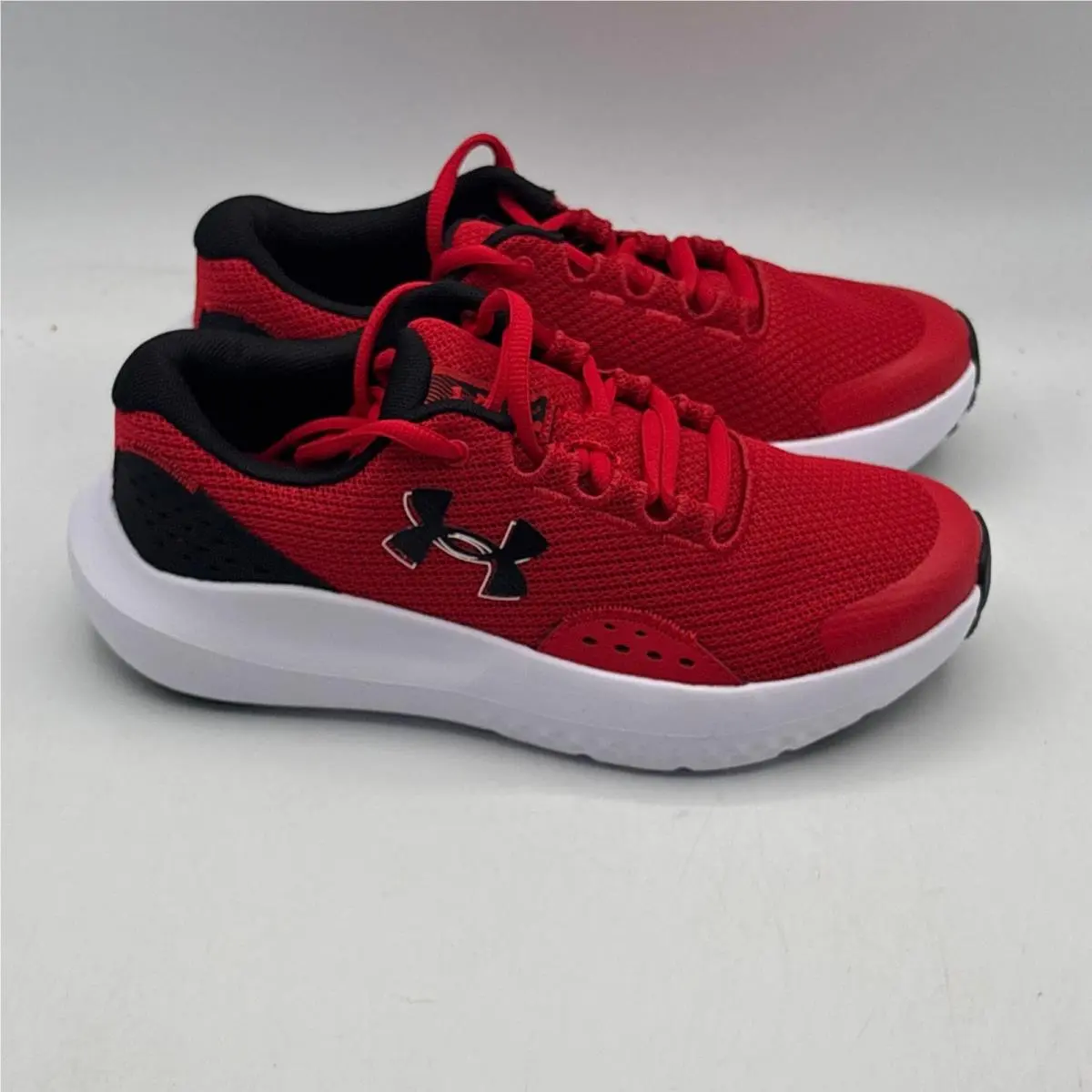 Under Armour Bgs Surge 4 Boys Size 5Y Red Black Running Shoes 3027103-600
